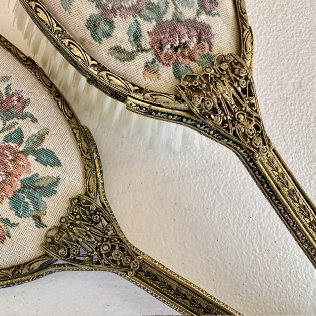 Vintage Mirror and Brush Set 2.jpeg_23244